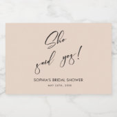 Candy Pink Minimalistische Brautparty Favoriten Schaumweinetikett (Einzelnes Label)