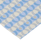 Candystripe Blau auf lagertan Tischdecke (Schrägansicht)