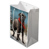 Cane Corso Dog im Schnee Weihnachten Mittlere Geschenktüte (Vorderseite Schrägansicht)