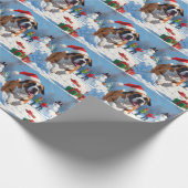 Cane Corso läuft im Schnee mit Weihnachtshut Geschenkpapier (Ecke)