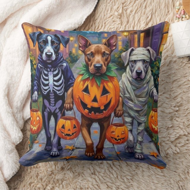 Cane Corso Trick-or-Treating in Halloween-Kostümen Kissen (Decke)