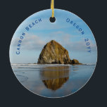 Cannon Beach Ded Christmas Keramik Ornament<br><div class="desc">Cannon Beach hat Weihnachten Keramik Ornament. Personalisieren Sie sich mit dem Jahr Sie besucht diese fabelhafte Lage.</div>