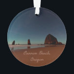 Cannon Beach Oregon Haystack Rock Ornament<br><div class="desc">Cannon Beach Oregon Haystack Rock Schönes Nachtstrandfoto mit Sternen über dem Ozean.</div>