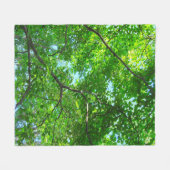 Canopy of Green, Leafy Branches with Blue Sky Fleecedecke (Vorderseite (Horizontal))