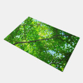 Canopy of Green, Leafy Branches with Blue Sky Fußmatte (Schrägansicht)