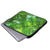 Canopy of Green, Leafy Branches with Blue Sky Laptopschutzhülle (Vorne Knopf)