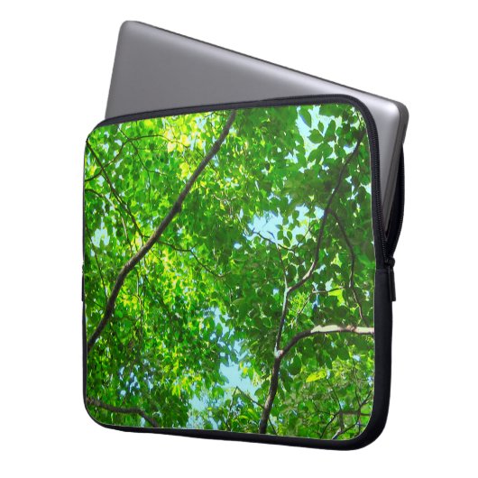 Canopy of Green, Leafy Branches with Blue Sky Laptopschutzhülle (Vorderseite Links)