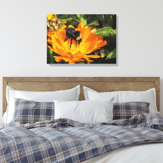 Canvas Print - Calendula und Biene Leinwanddruck (Insitu (Schlafzimmer))