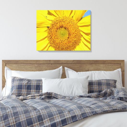Canvas Print - Fly on Sunflower Leinwanddruck (Insitu (Schlafzimmer))
