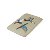 Canvasback, Mallard and Wood Ducks Flying Badematte (Schrägansicht)