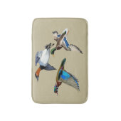 Canvasback, Mallard and Wood Ducks Flying Badematte (Vorderseite Vertikal)