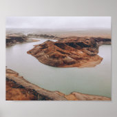 Canyon und Fluss-Drohne Fotografie. Bergklippe Poster (Vorne)