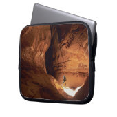 Canyoneer wird in den Tiefen einer schmalen Laptopschutzhülle (Vorderseite Links)