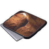 Canyoneer wird in den Tiefen einer schmalen Laptopschutzhülle (Vorne Knopf)