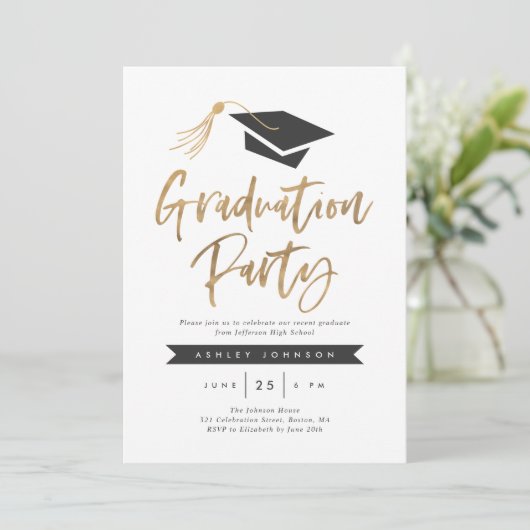 Cap and Tassel Graduation Party Gold Foil Einladung (Stehend Vorderseite)