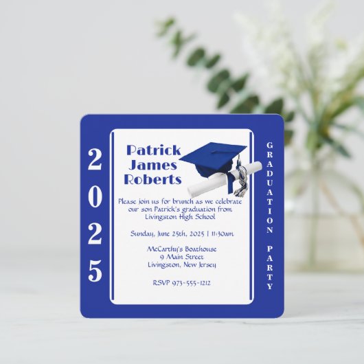 Cap & Diploma, Royal Blue Rounded Abschluss Einladung (Stehend Vorderseite)