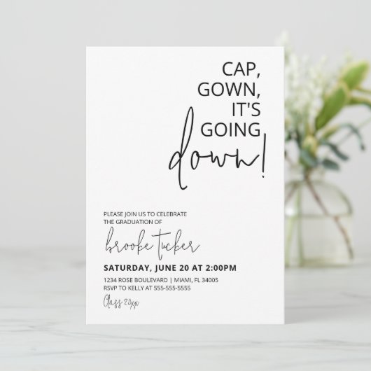 Cap Gown ist die Absolventen-Party Einladung (Stehend Vorderseite)