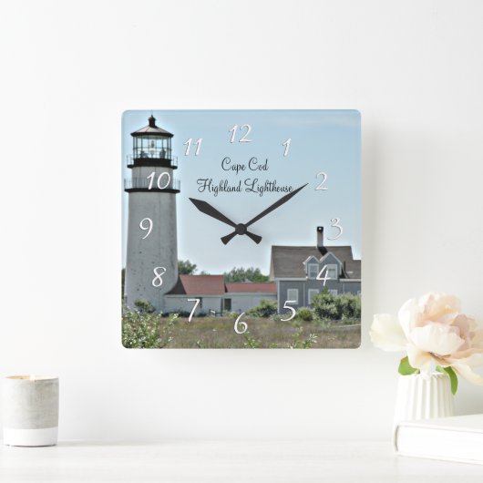 Cape Cod Highland Lighthouse Quadratische Wanduhr (Zuhause)