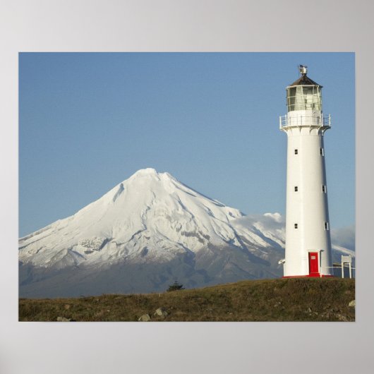 Cape Egmont Lighthouse and Mt Taranaki / Mt Poster (Vorne)