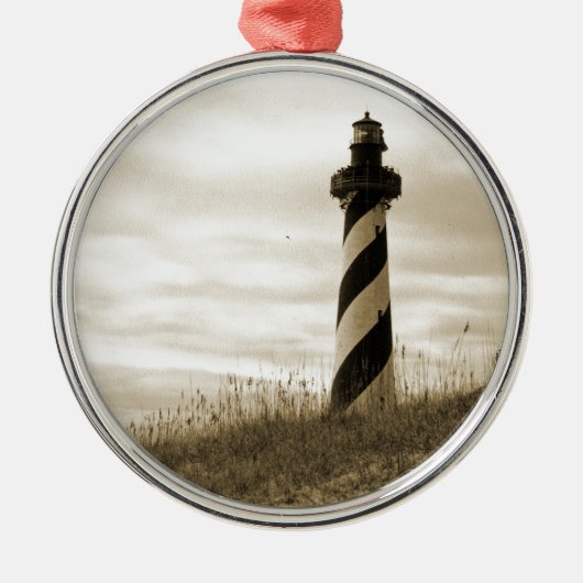 Cape Hatteras Lighthouse Ornament Aus Metall (Vorne)