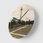 Cape May Lighthouse Runde Wanduhr (Winkel)