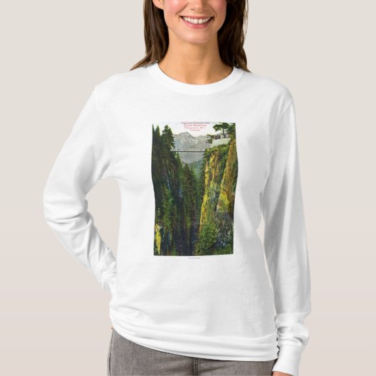 Capilano Schlucht-Ansicht des Kronen-Berges T-Shirt (Vorderseite)