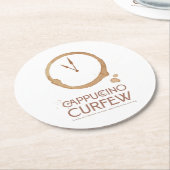 Cappuccino Curfew – Italian Coffee Culture Coaster Runder Pappuntersetzer (Angewinkelt)
