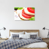 Caprese Salad Tomaten- und Mozzarella-Scheiben Leinwanddruck (Insitu (Schlafzimmer))