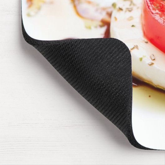 Caprese Salat. Tomate- und Mozzarellascheiben Mousepad (Ecke)