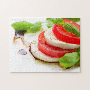 Caprese Salat. Tomate- und Mozzarellascheiben Puzzle