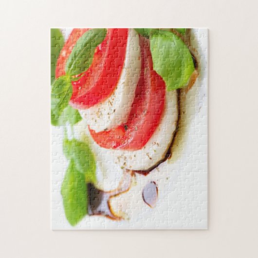 Caprese Salat. Tomate- und Mozzarellascheiben Puzzle (Vertikal)