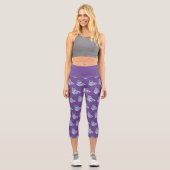 Capri Leggings in Lila mit Blauen Schmetterlingen (Vorderseite)