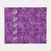 Capricorn-Zeichen auf Fuchsia Digital Camouflage Fleecedecke (Vorderseite (Horizontal))