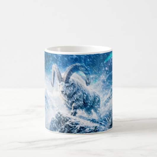 Capricorn Zodiac as Majestic Ram Under Aurora Sky Kaffeetasse (Mittel)