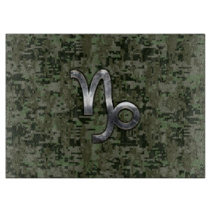 Capricorn Zodiac Sign auf Woodland Digital Camoufl Schneidebrett