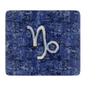 Capricorn Zodiac-Symbol auf Blue Digital-Camouflag Schneidebrett (Vorderseite)