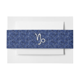 Capricorn Zodiac Symbol auf der blauen digitalen C Einladungsbanderole