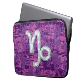 Capricorn Zodiac Symbol auf rosa Camouflage Laptopschutzhülle (Vorderseite Links)