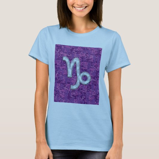 Capricorn Zodiac Symbol Fuchsia Digital Camouflage T-Shirt (Vorderseite)