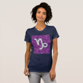 Capricorn Zodiac Symbol Fuchsia Digital Camouflage T-Shirt (Vorne ganz)