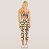 Capris, ein trendiger, vielfarbiger Stoffmuster Capri Leggings (Rückseite)