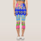Capris, ein trendiger, vielfarbiger Stoffmuster Capri Leggings (Rückseite)