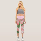 Capris mit hellrosa bemalten Tulpen (Vorderseite)