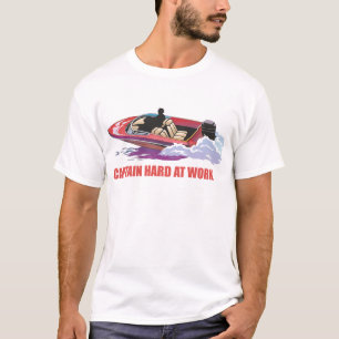 Captain auf seinem Boot an der hohen T-Shirt