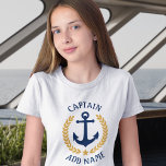 Captain Boat Name Anchor Gold Laurel Verlasse Girl T-Shirt<br><div class="desc">Ein speziell entworfener nautischer Bootsanker,  goldene Lorbeerfische und ein Goldstar mit Captain Rank oder anderem Titel und Ihrem personalisierten Namen oder Bootsnamen auf einem T - Shirt. Mehrere Farben zur Auswahl. Macht ein großartiges Geschenk.</div>