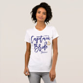 Captain Bride | Moderne Blaue Kalligrafie T-Shirt (Vorne ganz)