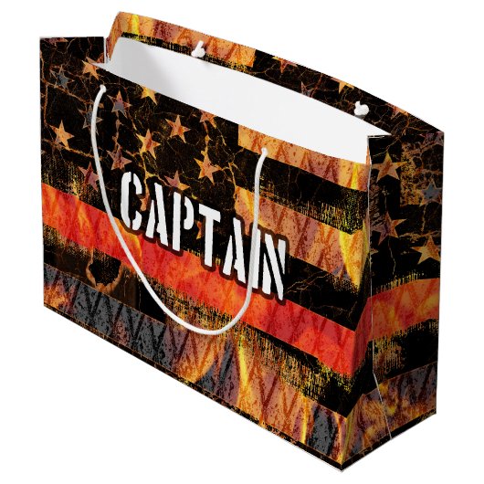 Captain Firefighter Flag Große Geschenktüte (Rückseite Schrägansicht)