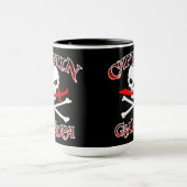 Captain Grandpa Tasse (Zentrum)