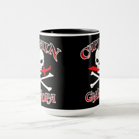 Captain Grandpa Tasse (Zentrum)