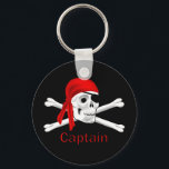 Captain Pirate Skull & Crossbones Schlüsselanhänge Schlüsselanhänger<br><div class="desc">Der beliebteste Piratenschädel und -knochen-Design mit dem Text "Captain" auf einer Vielzahl von Shirts,  T - Shirt und Geschenken. Original-Kunstwerk: Copyright Charmaine Paulson</div>
